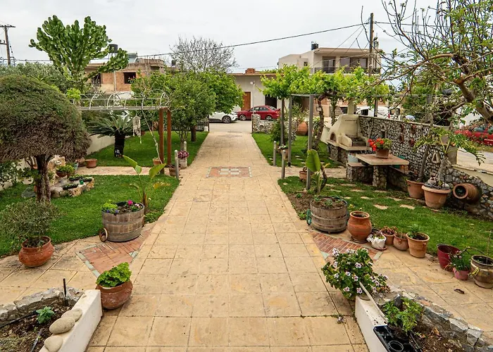 Contemporary 2 Bedroom Apt 5 Min Walk From Kissamos Center