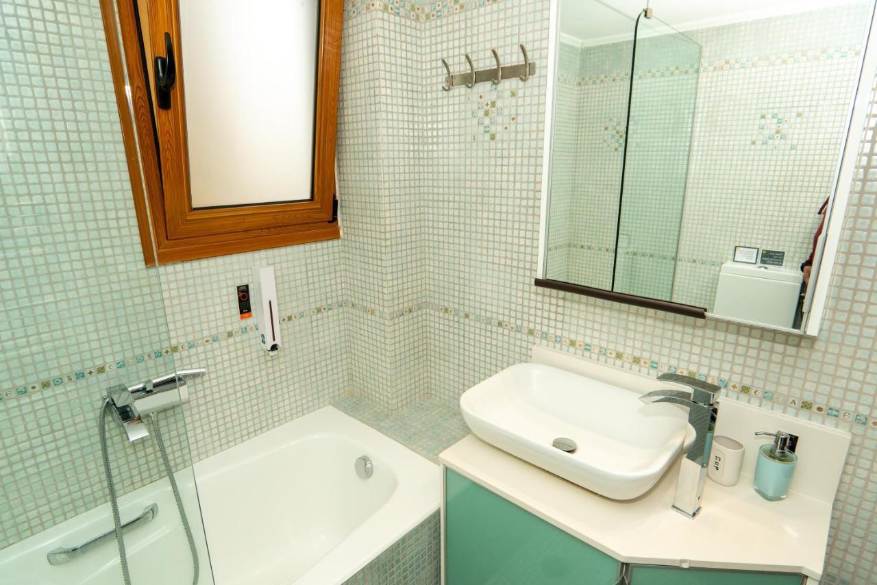 Contemporary 2 Bedroom 5 Min Walk From Center Apartment *