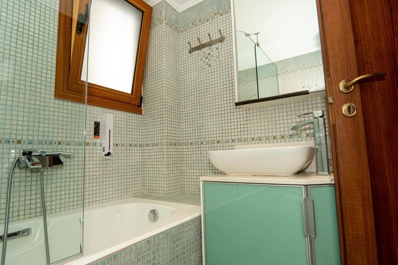 Contemporary 2 Bedroom 5 Min Walk From Center