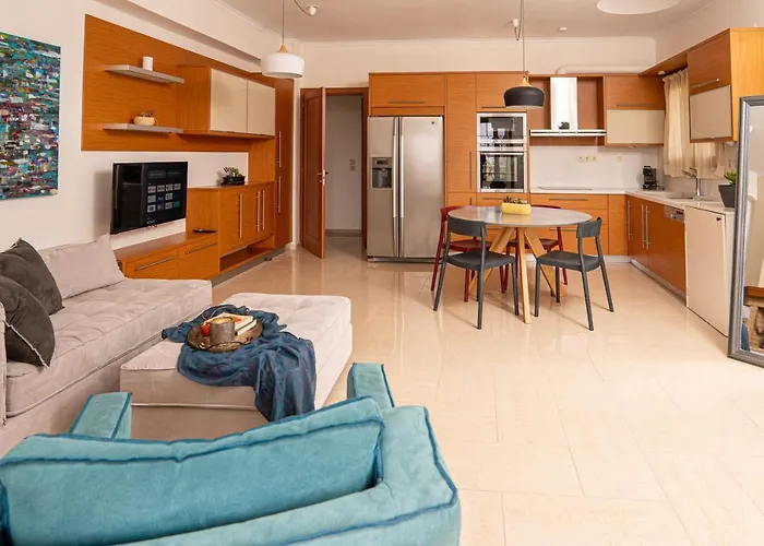 Contemporary 2 Bedroom Apt 5 Min Walk From Kissamos Center